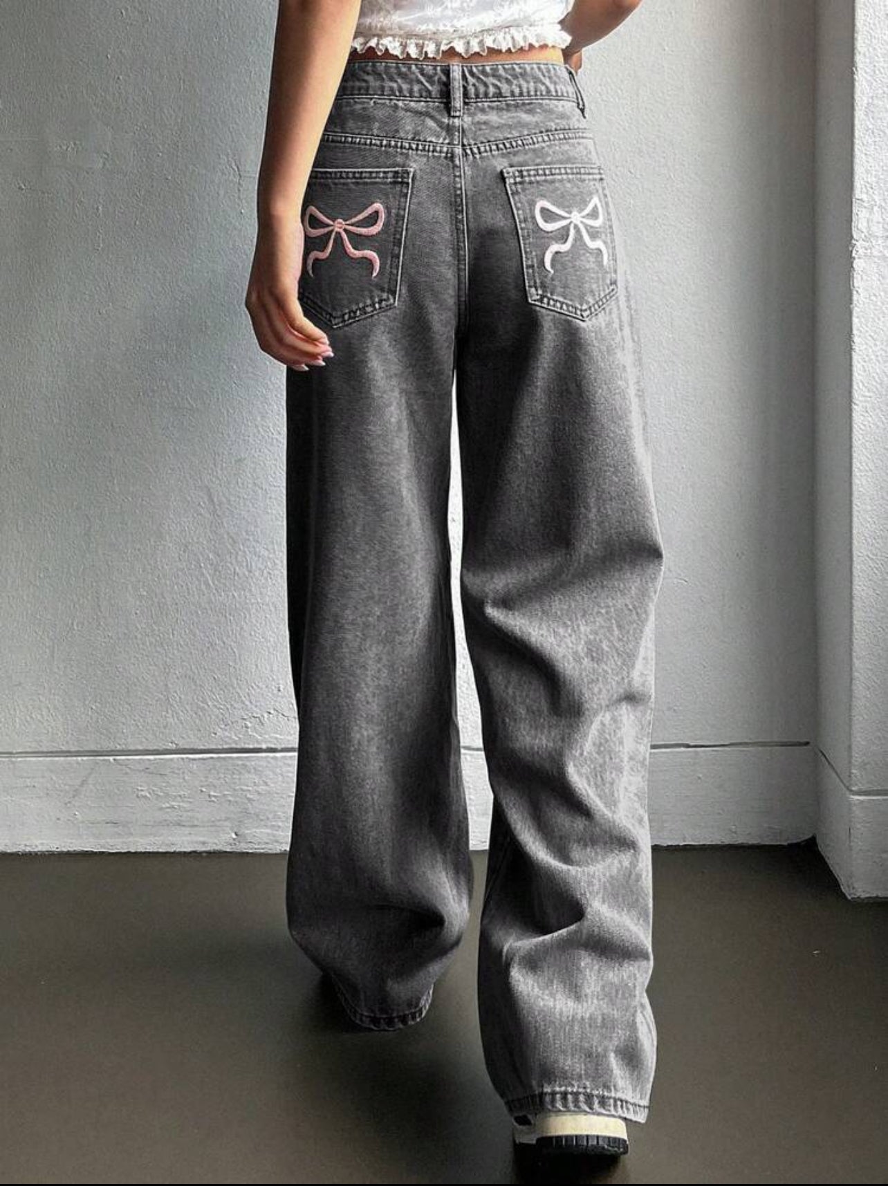COZY Jeans con fiocco ricamato