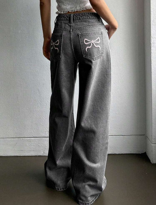 COZY Jeans con fiocco ricamato